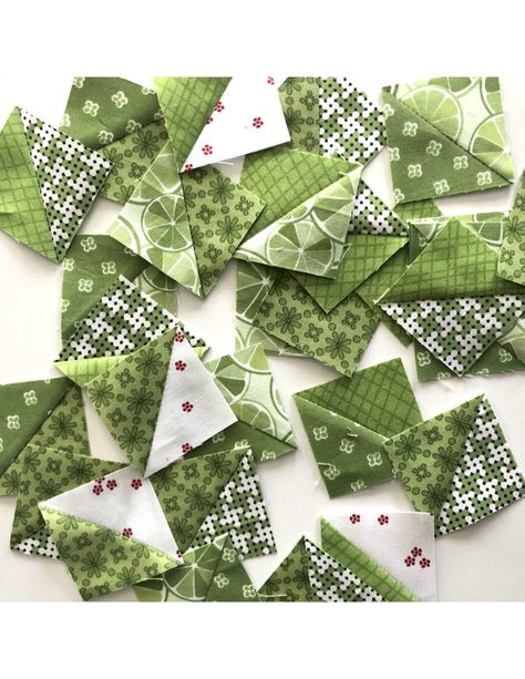 Half-Square-Triange Christmas Projects — Jillily Studio Blog Advent Tree, Half Square Triangle Quilts Pattern, Christmas Quilting Projects, Calendar Advent, Christmas Quilt Blocks, Christmas Tree Quilt, Orange Rolls, Christmas Patchwork, Christmas Blocks