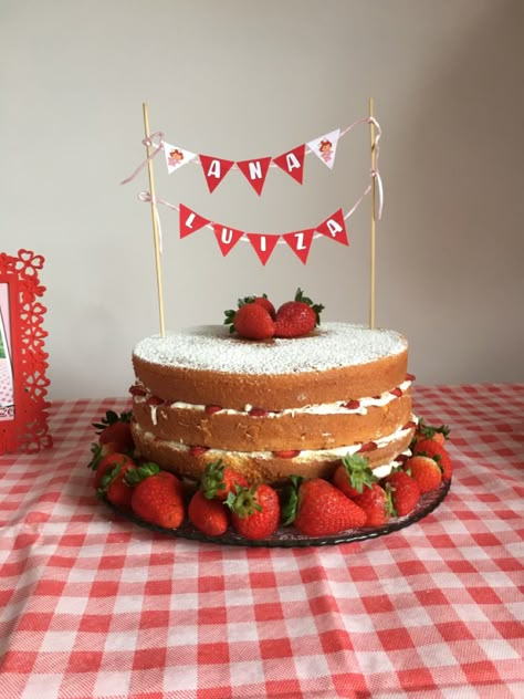 Picnic Theme Cake, Picnic Cake Ideas, Picnic Birthday Cake, Picnic Themed Birthday Party, Bolo Picnic, Strawberry Picnic, Picnic Baby Showers, Picnic Cake, Strawberry Cream Cakes