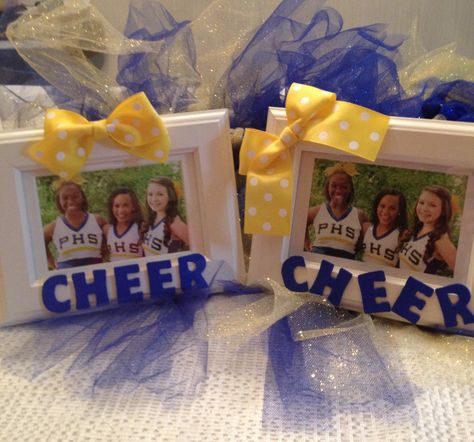 Cheer Goodie Bag Items, Cheer Frames Diy, Grad Signs, Cheer Wall, Cheerleading Coach Gifts, Cheer Treats, Cheerleading Crafts, Cheer Crafts, Cheer Bags