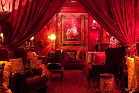 Seance Room, Red Rooms, Decoration Inspiration, A Living Room, Cabaret, Room Aesthetic, My New Room, House Inspo, Dream Room