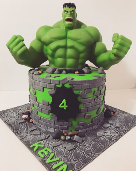 Hulk Birthday Party Cake, Hulk Themed Birthday Party, Hulk Pasta, The Hulk Cake, Hulk Cake Ideas, Hulk Cake Design, Hulk Theme Party, Hulk Smash Cake, Hulk Birthday Cake