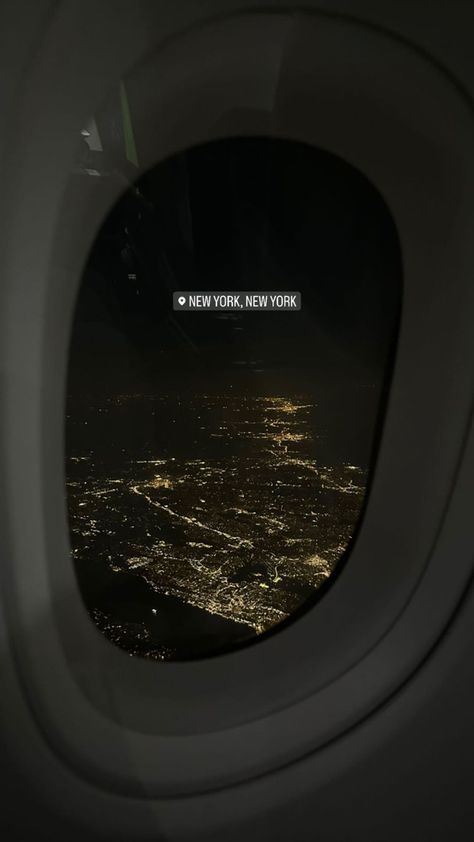 emmaleger New York Wallpaper, Airport Aesthetic, Travel Picture Ideas, Airplane Photography, Empire State Of Mind, Nyc Aesthetic, Instagram Gift, New York Life, Nyc Trip