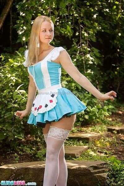 Cosplay Alice In Wonderland, Alice Cosplay, Nikki Sims, Alice In Wonderland Costume, Wonderland Costumes, Alice In Wonderland, Graduation Dress, A Woman, Kiss