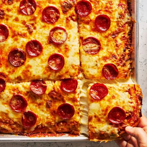 Lunch Lady Pizza, Sheet Pan Pizza, Pizza Lunch, Pizza Bagels, Pizza Sauce Homemade, Pizza Casserole, Pizza Day, Lunch Lady, Pan Pizza