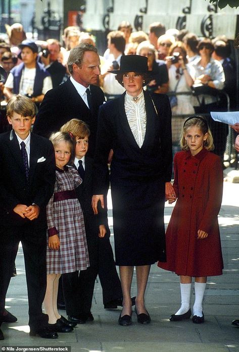 Red Editorial, Lady Sarah Mccorquodale, Charles And Diana Wedding, Earl Spencer, Sarah Spencer, Lady Sarah Chatto, Princess Diana And Charles, Spencer Family, Diana Wedding