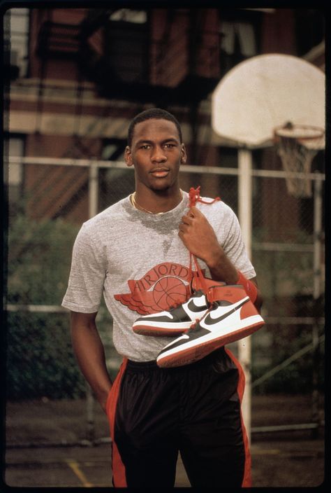 Jordans Aesthetic, Michael Jordan Photos, Michael Jordan Pictures, Looks Hip Hop, Uncle Mike, Jordan Basketball Shoes, Black Jesus, Basketball Photography, Nba Pictures