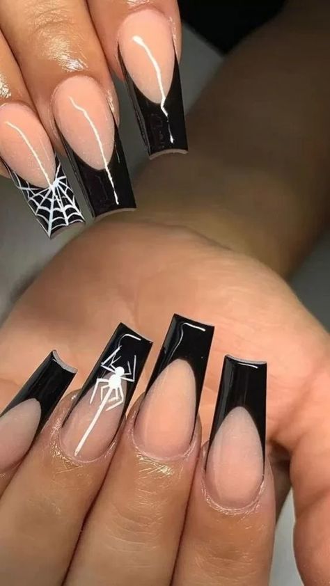 40+ Spooky and Fun Halloween Nail Art Ideas - HubPages Fun Halloween Nails, Black Halloween Nails, Nail Art Halloween, Nails Extra, Eye Nail Art, Simple Fall Nails, Halloween Acrylic Nails, Cute Halloween Nails, Basic Nails