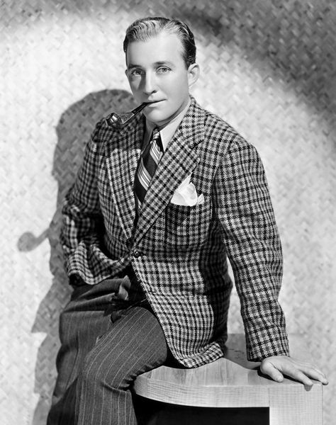 Jazz Singer, Bing Crosby, Checked Blazer, Golden Age Of Hollywood, Hollywood Actor, Movie Photo, Vintage Hollywood, Classic Movies, Studio Portraits