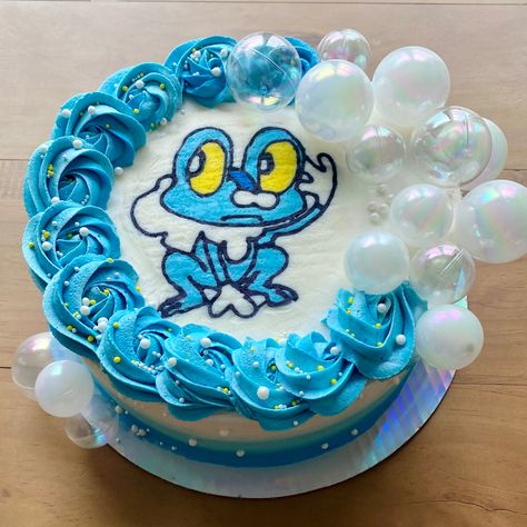 Chocolate cake with white chocolate buttercream. Piped buttercream Froakie, stripes and bubbles. Made for charity. #froakie #froakiecake #pokemoncake #pokemongo #cake #buttercreamstripes #buttercreamart #charity #charitybaking Froakie Pokemon, Cake With White Chocolate, White Chocolate Buttercream, Pokemon Cake, Cream Art, Chocolate Buttercream, Cake Ideas, White Chocolate, Chocolate Cake