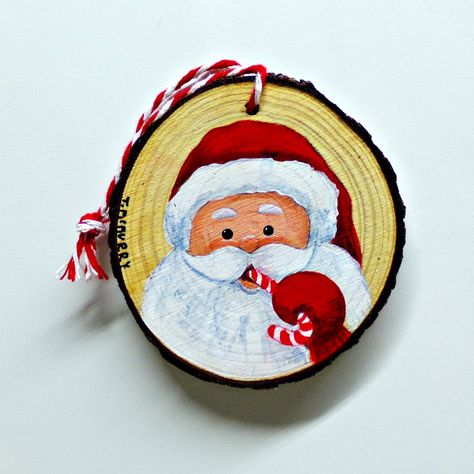 Wood Slice Ornament Ideas, Wood Slice Christmas, Cabin Farmhouse, Painted Santa, Wreath Ornament, Santa Candy, Wooden Santa, Wooden Christmas Tree, Wood Slice Ornament