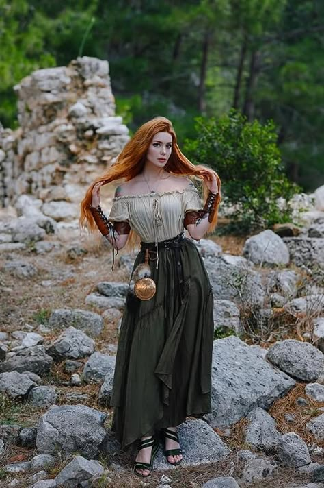 Medival Outfits Women, Medieval Clothing Women, Peasant Outfit, Trad Goth Dress, Medieval Outfit, Ren Faire Outfits, Medieval Fair, Pirate Shirt, Elegance Dress