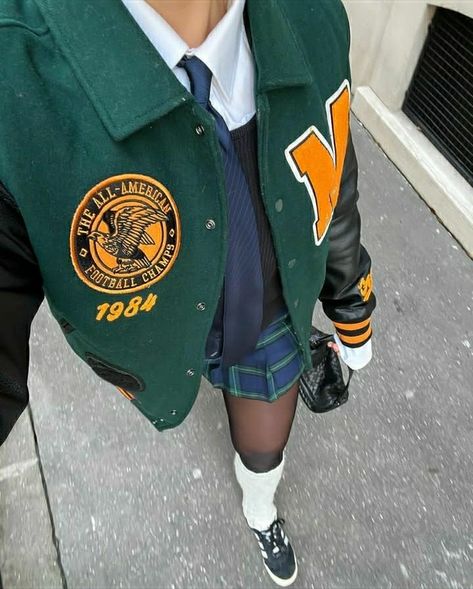 Collegiate Jacket Outfit, Edgy Preppy Aesthetic, Y2k Varsity Jacket Outfit, Collegiate Aesthetic Outfits, Prep School Outfits Aesthetic, Varsity Shirt Outfit, Letterman Jacket Outfit Skirt, Modern Preppy Aesthetic, College Prep Aesthetic