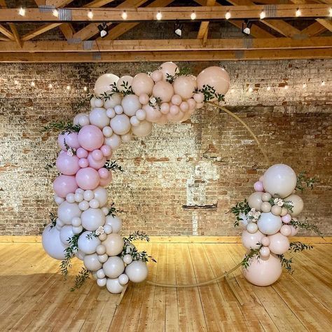 Circle Arch Balloons, Diy Balloon Arch Tutorial, Balloon Circle Arch, Balloon Arch Tutorial, Balloon Decor Birthday, Wedding Balloon Arch, Circle Balloon Arch, Balloon Ring, Balloon Garland Ideas