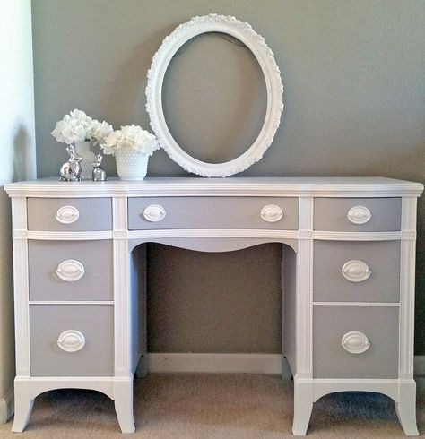 Loving the contrast of GF Seagull Gray and Snow White Milk Paint on this classy desk by Vintage/Old/Loved! White Desk With Drawers, Classy Desk, Refurbished Desk, Desk Makeover Diy, Desk Redo, Painted Desk, White Desk, Desk Makeover, General Finishes