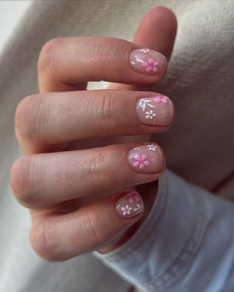 Blossom 🌸 @nails_luxeofficial art gels and brush I #floralnails #simplenailart #pinknails #prettynails #shortnailinspo #shortnailart #nailideas #nailartist #nailart #naildesign #nailsnailsnails #nailaddict #naillove #cutenails #flowernails #flowernailart Short Nails With Flowers, Blossom Nails, Flower Nails, Short Nails, Flower Drawing, Acrylic Nails, Blossom, Nails, Flowers