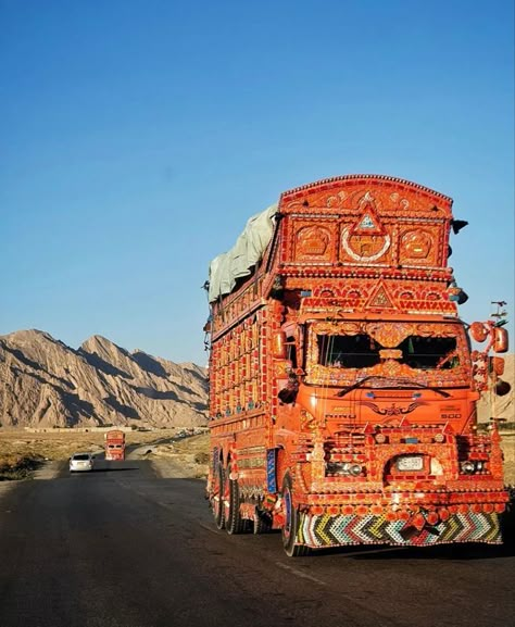 Pakistan Bazaar Aesthetic, Pakistan Culture Aesthetic, Aesthetic Pakistan, Vintage Pakistan, Pakistan Aesthetic, Truck Art Pakistan, Pakistan Photography, Pakistan Pictures, Pakistan Home