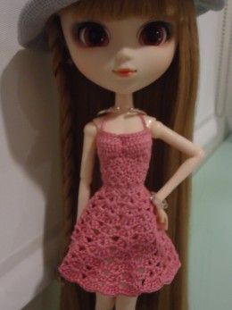 Close-up of Sundress - Free pattern Make Doll Clothes, Backless Sundress, Crochet Barbie Patterns, Crochet Doll Clothes Free Pattern, Crochet Doll Clothes Patterns, Make Doll, Crochet Slouch Hat, Knit Clothes, Free Barbie