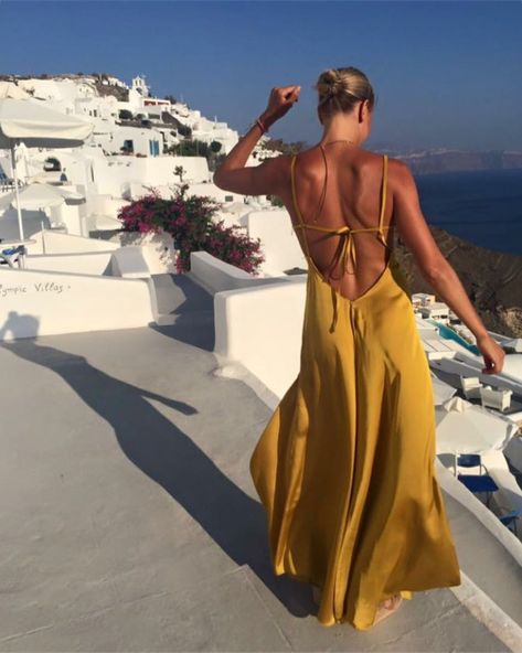 Casual Backless Dress, Flowy Summer Dress, Dress Low Back, Vacation Dresses Beach, Designer Summer Dresses, Backless Dress Summer, Flowy Summer Dresses, Beach Pics, Dress Backless