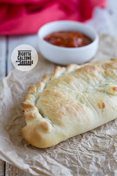 Ricotta Calzones with Sausage on Taste and Tell Taste And Tell, Calzone Recipe, Wrap Sandwiches, Sausage Recipes, Deep Dish, Pizza Recipes, Om Nom, Quick Easy Meals, Yummy Dinners