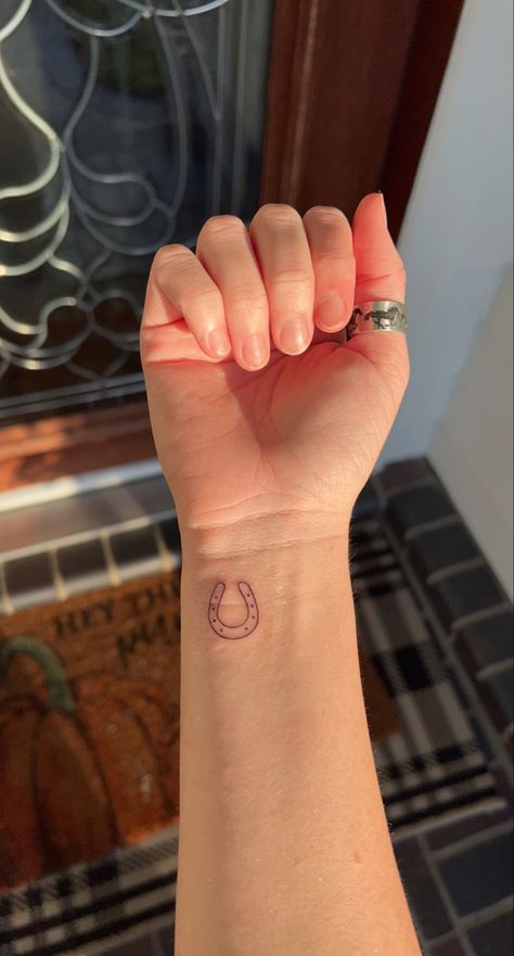 Horseshoe Ankle Tattoo, Simplistic Western Tattoos, Horseshoe Wrist Tattoo, Simple Horse Related Tattoos, Minimalist Western Tattoo Ideas, Tiny Lucky Tattoo, Mini Country Tattoos, Cute Horseshoe Tattoos, Minimalist Tattoo Western