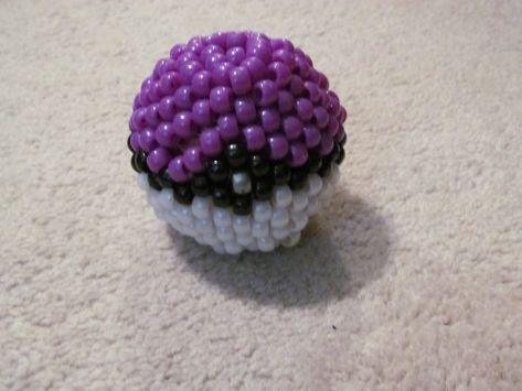 Kandi Pokeball, Pokemon Kandi Pattern, Pony Beads Ideas, Kandi Fidget, Pokemon Kandi, Scene Kandi, Emo Emo, Kandi Beads, Kandi Inspo