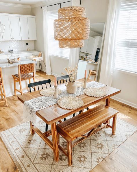 Modern Boho Dining Room, Boho Kitchen Table, Boho Dining Room Decor, Bohemian Dining Room, Boho Dining Room, Apartment Dining Room, Apartment Dining, Dining Room Inspiration, Dining Room Walls