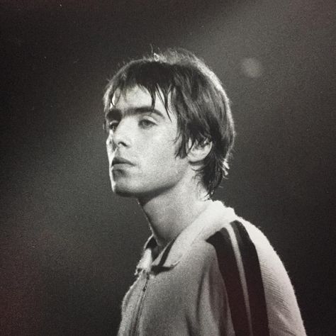 Liam Liam Gallagher, On Stage, Oasis, Black And White, Tumblr, Hair, White, Black