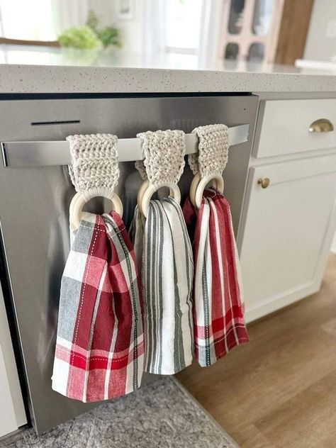 Crochet Towel Holders, Crochet Towel Topper, Lucet, Towel Holders, Crochet Towel, Beginner Crochet Projects, Crochet Kitchen, Crochet Dishcloths, Crochet Home Decor