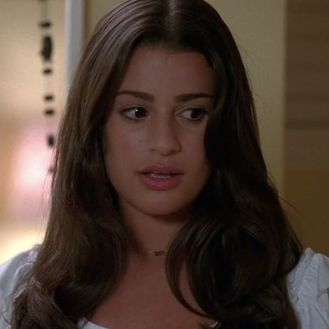 rachel berry Glee Rachel Berry, Lea Michele Hair, Glee Season 1, Glee Rachel, Berry Makeup, Lea Michele Glee, Lea And Cory, Rachel Berry, Dianna Agron