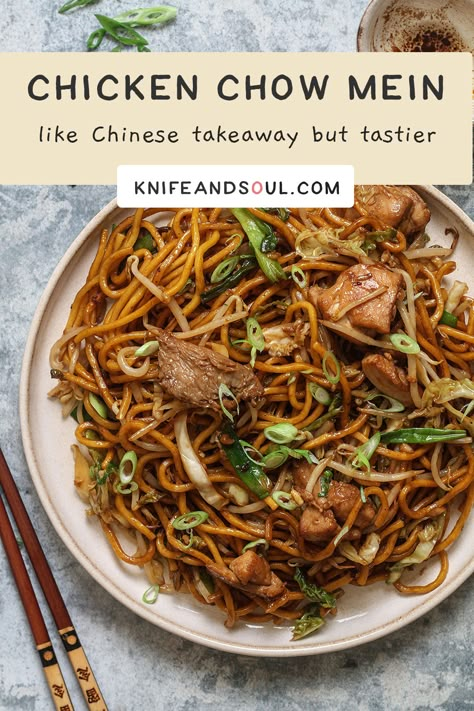 Healthy Easy Asian Meals, Chinese Chicken Chow Mein, Chicken Chow Mein With Bean Sprouts, Chicken Chow Mein Recipe With Bean Sprouts, Bean Sprout Noodle Recipes, Asian Bean Sprouts Recipes, Homemade Chicken Chow Mein, Canned Bean Sprouts Recipes, Mushroom Chow Mein