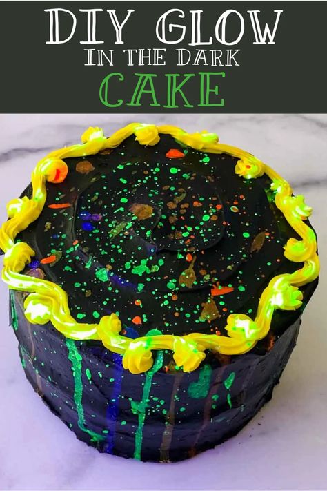 Every crowd loves glow-in-the-dark at any age! Check out this awesome and fun DIY glow-in-the-dark cake! You can make it a party theme and add our glow-in-the-dark cupcakes! Glow In The Dark Frosting, Neon Cakes Glow Birthday Parties, Glow In The Dark Icing, Princess Tiana Sweet 16, Glow In The Dark Cupcakes, Glow Party Cake, Glow In The Dark Cake, Tiana Sweet 16, Glo Party