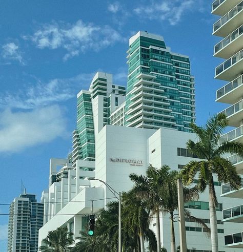 Phone Wallpaper City, Florida Architecture, Miami Architecture, Miami Street, Wallpaper City, Florida Aesthetic, Building Aesthetic, Background Phone, Building Photography