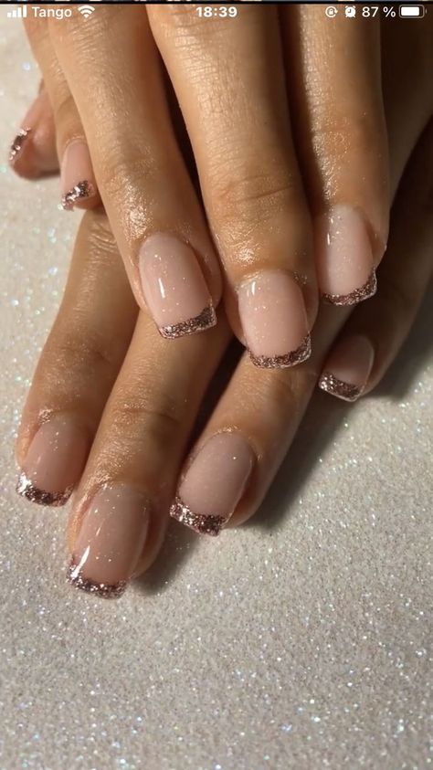 French Polish Gel Nails, Nails For The Office Ideas, Gold French Nails Design, Glitter French Nails Square, Glitter Dip Nail Ideas, Rose Gold Nail Tips, French Nail Designs With Glitter, Mail Tip Designs, Glitter French Nails Short