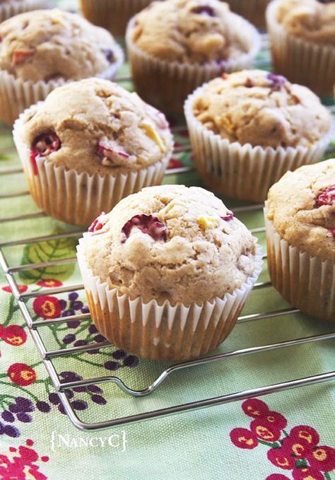 These muffins are full of favorite winter flavors—cranberries, apples, and spices of cinnamon, nutmeg, and cloves! Apple Cranberry Muffins, Apple Bran Muffins, Cranberry Recipes Muffins, Orange Bundt Cake, Cranberry Muffins, Bran Muffins, Sweet Muffin, Mini Bundt Cakes, Apple Muffins