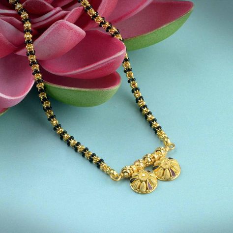 Waman Hari Pethe Sons Thushi Necklace Gold Designs, Mangalsutra Designs Gold Traditional, Gold Mangalsutra Design, Mangalsutra Designs Gold, Mangal Sutra, Mangalsutra Chain, Mangalsutra Design, Black Beads Mangalsutra, Black Beads Mangalsutra Design