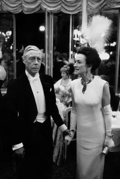 After World War II, Wallis and Edward emerged as the de facto leaders of Café Society. Their prominent status meant they frequently graced glamorous gatherings and events. Wallis chose to wear her all her Rubies to a ball given by Helene Rochas in Paris 1965. She fashioned the Brooch into a headpiece which she is supposed to have called ‘my Prince of Wales feathers’ Hubert Givenchy, Edward Windsor, Duchess Of Windsor, Wallis Simpson, Edward Viii, Ruby Jewellery, Cafe Society, Van Cleef And Arpels, King Edward