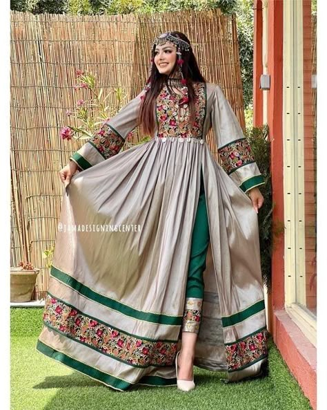 Long Frock Designs, Latest Dress Design, Afghan Fashion, Stylish Short Dresses, Afghan Clothes, Pakistani Fancy Dresses, Fashion Top Outfits, Modest Dresses Casual, Afghan Dresses