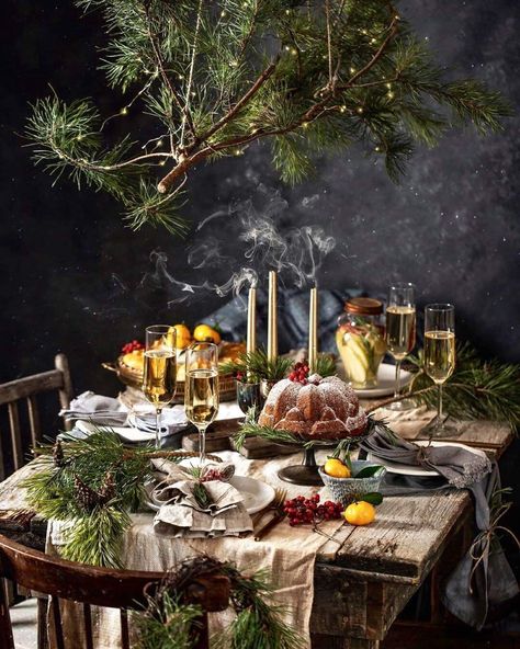 Dark Christmas, Food Photographer, Christmas Tablescapes, Christmas Dining, New Year Decor, Christmas 2019, Christmas Mood, New Years Decorations, Christmas Love