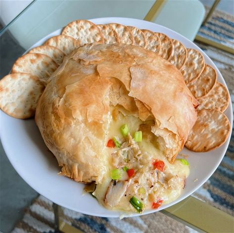 Brie Baked In Bread, Baked Brie Cob Loaf, Pumpkin Baked Brie En Croute, Baked Brie Bread Bowl, Sweet And Spicy Baked Brie, Gourmet Appetizers, Delicious Seafood Recipes, Crab Recipes, Baked Brie