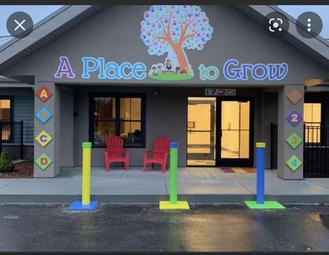 Daycare Layout, Daycare Business, Daycare Center, Front Entrances, Layout Ideas, 3 D, Entrance, Neon Signs, Layout