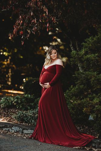 Maternity Pictures Red Dress, Red Dress Maternity Shoot, Maternity Christmas Dress, Photoshoot Pregnancy, Maternity Photography Poses Outdoors, Outdoor Maternity Photos, Plus Size Maternity, Maternity Pics, Maternity Photography Poses