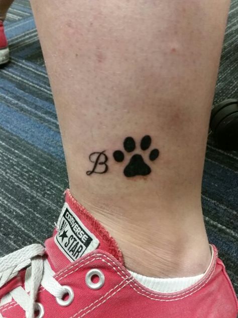 Initial and paw print. Paw With Letter Tattoo, Dog Paw Tattoo With Letter, Paw Print With Initial Tattoo, Paw Print Tattoo With Initial, Dogs Paw Tattoo, Body Writing, Cat And Dog Tattoo, Dogs Tattoo, Dogs Paw