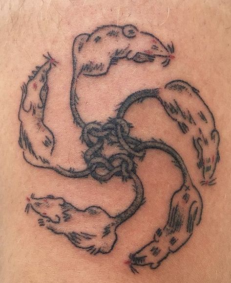 Funny Random Tattoos, Zoology Tattoo Ideas, Transmasc Tattoo Ideas, Fursona Tattoo, Small Tattoo Doodles, Pale Man Tattoo, 5 Inch Tattoo Ideas, Animal Jaw Tattoo, Macabre Tattoo Ideas