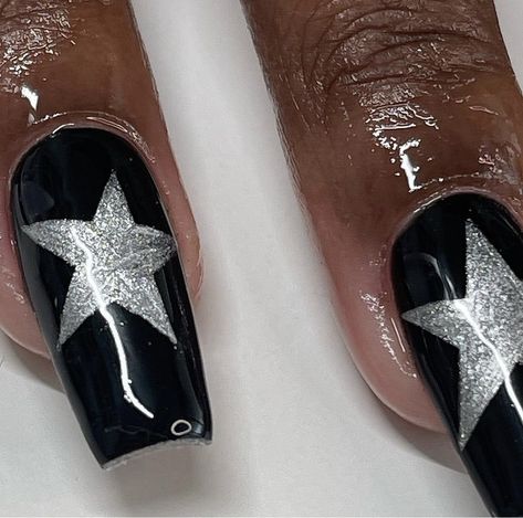 Silver Nails With Black Stars, Star Silver Nails, Black Nails With Silver Stars, Black And Silver Star Nails, Black Nails Stars, Star Nails Silver, Silver Stars Nails, Skater Nails, Black Nails With Stars