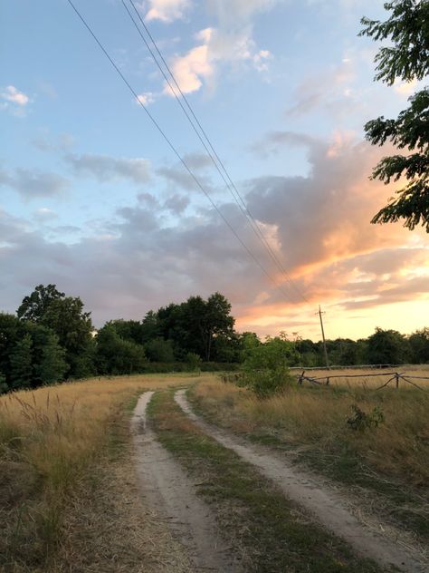 Kentucky Countryside, Kentucky Aesthetic, Farm Lifestyle, Pretty Landscapes, Green Landscape, Summer Sunset, Summer Dream, Night Aesthetic, Nature Aesthetic