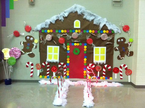 Gingerbread Door, Christmas Cubicle, Christmas Cubicle Decorations, Christmas Hallway, Diy Christmas Door Decorations, Thomas Sankara, Door Decorations Classroom Christmas, Christmas Contests, Diy Christmas Door