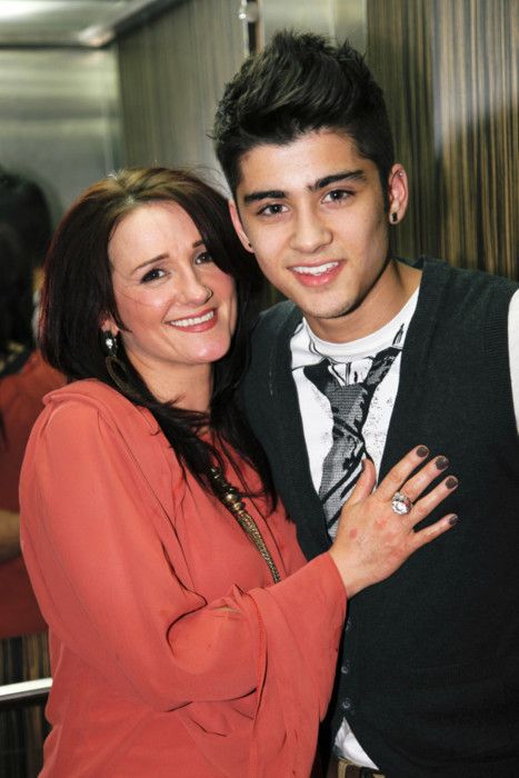 Zayn and his mother, Trisha! xx (: Zayn Malik Family, Everything About Him, Malik One Direction, Zayn Malik Photos, Music Competition, Cher Lloyd, Liam James, Irish Boys, James Horan