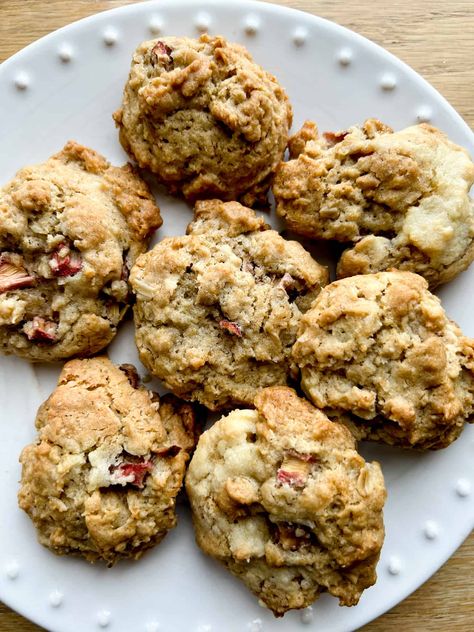 Oatmeal Rhubarb Cookies Rhubarb Oatmeal, Rhubarb Cookies, Sour Cream Noodle Bake, Cookies With Cream Cheese Frosting, Fruit Leather Recipe, Cookies With Cream Cheese, Strawberry Pretzel Salad, Dried Fruit Snacks, Canned Frosting