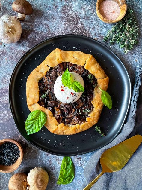 Galette Gluten Free, Mushroom Galette, Food Baddie, Mushroom Tart, Mushroom Cream Sauces, Galette Recipe, Oyster Mushrooms, Flaky Crust, Super Easy Recipes