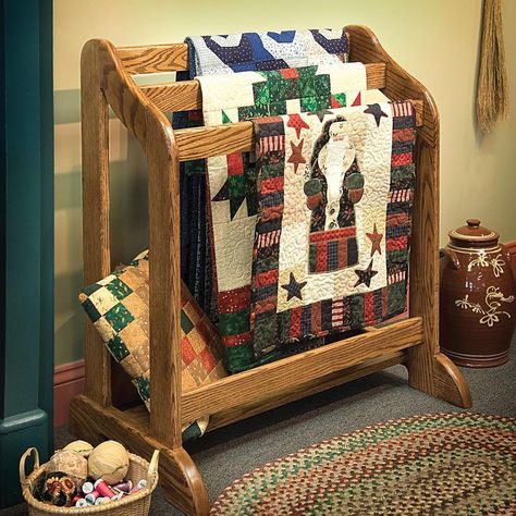 Quilt Stand, Woodworking Plans Toys, Quilt Ladder, Quilt Display, Quilt Rack, Wood Craft Projects, Wood Crafting Tools, Hanging Quilts, Wood Magazine